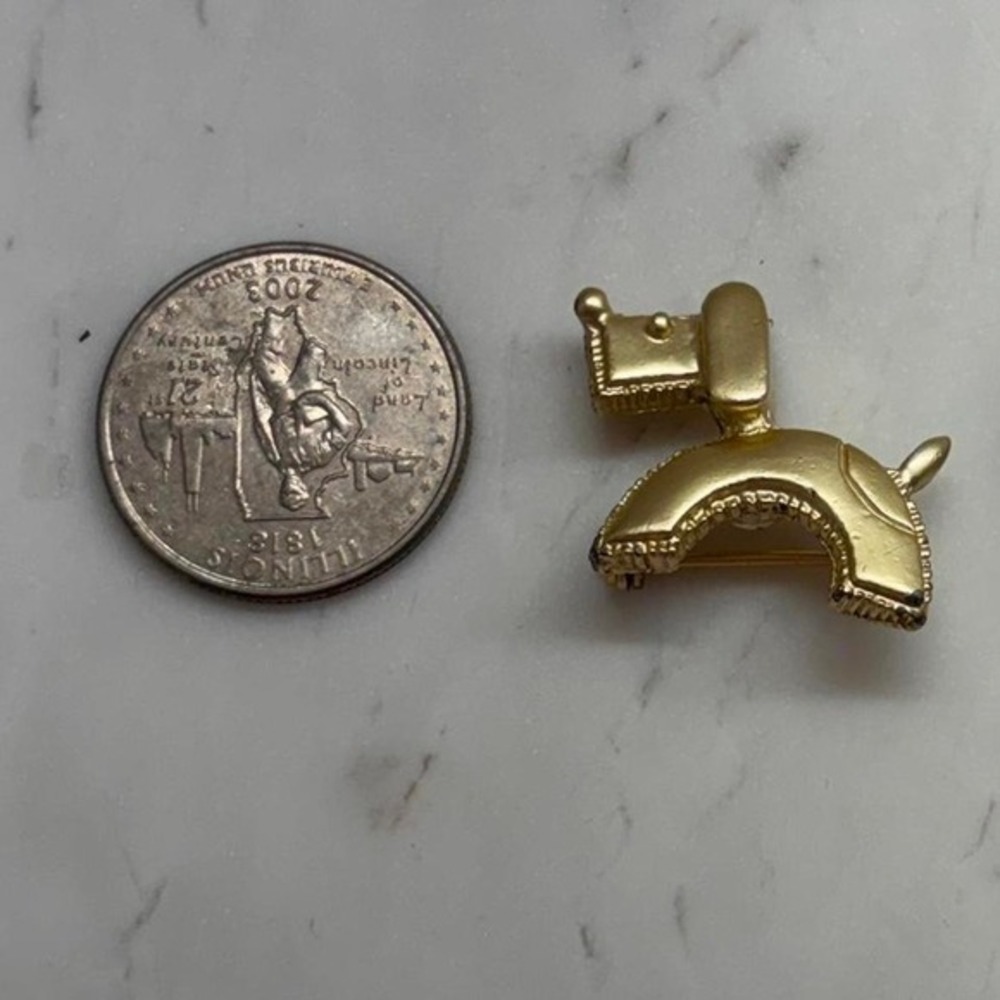 Gold‎ Tone Adorable Dog Brooch Pin Cute Pet Jewelry Women Accessory